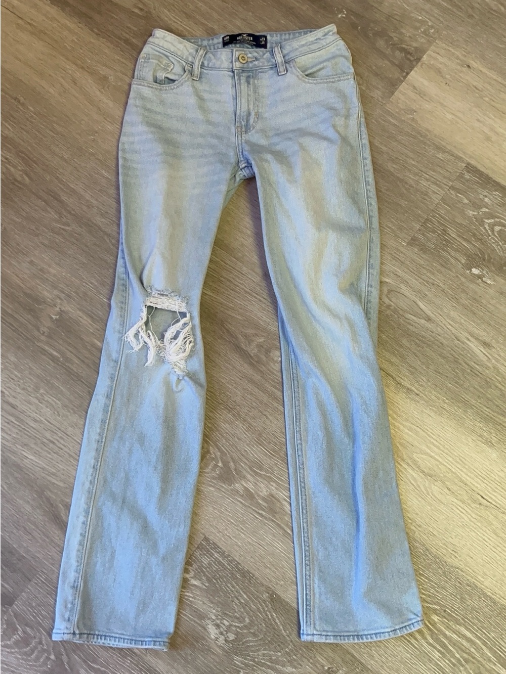 Hollister Low Rise 90’s Vintage Straight-Leg Jeans 00R